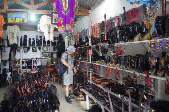 Marché de Mwenge Carvers