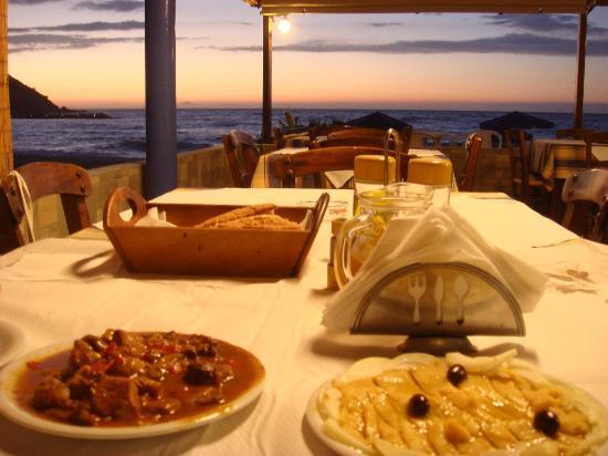 Taverna Cafe Dolphin