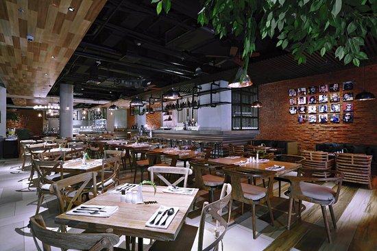 Dery's Restaurant and Bar