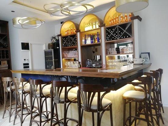 MoNIKa's Wine Bar