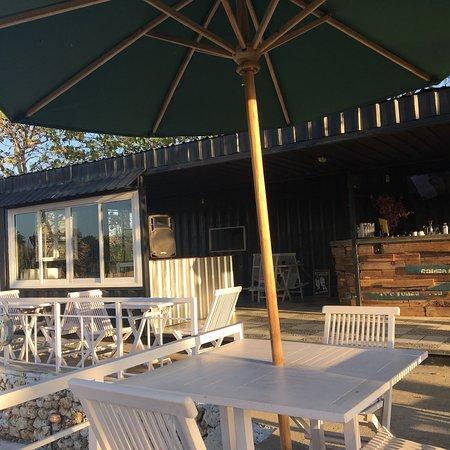 Wipe Out Bar & Grill