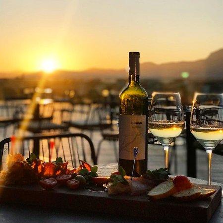 Tin food&wine
