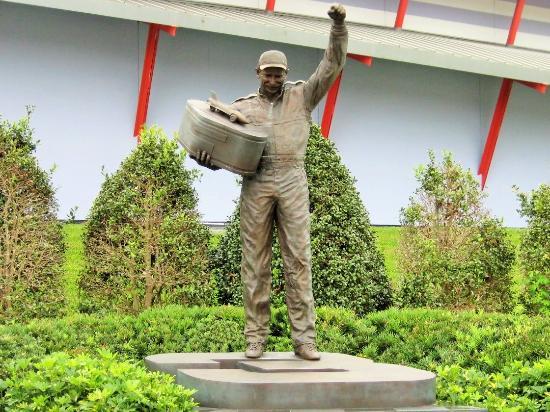 Statue de Dale Earnhardt Sr
