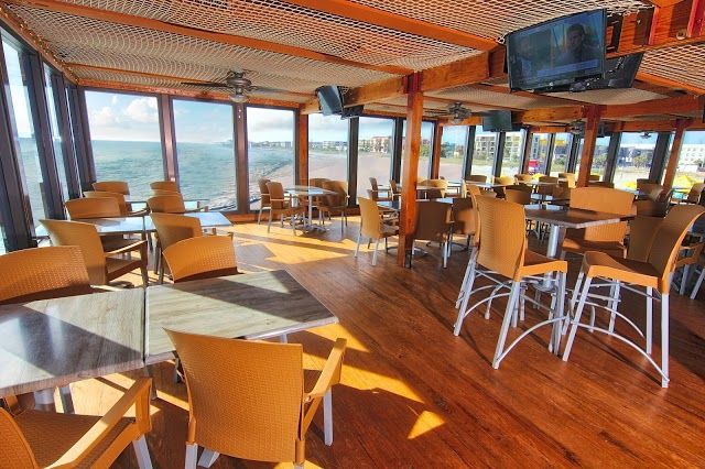 Pelican's Bar & Grill