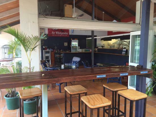 Beaver Bar & Café